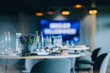 Gedeckter Tisch in der ENTEGA VIP-Lounge